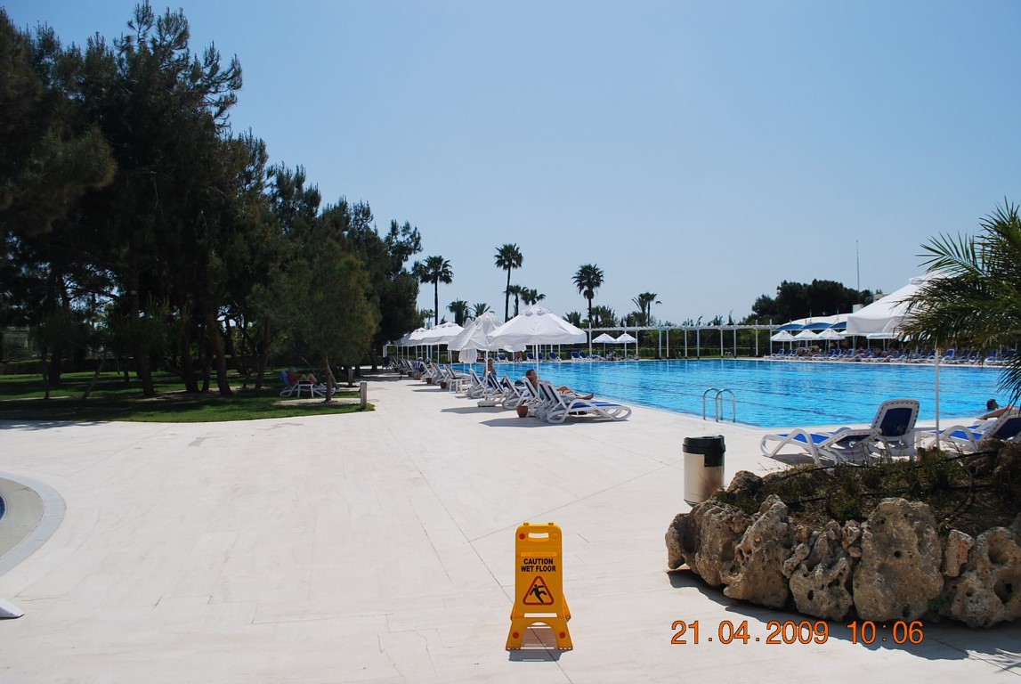 imagini hotel TITANIC LARA